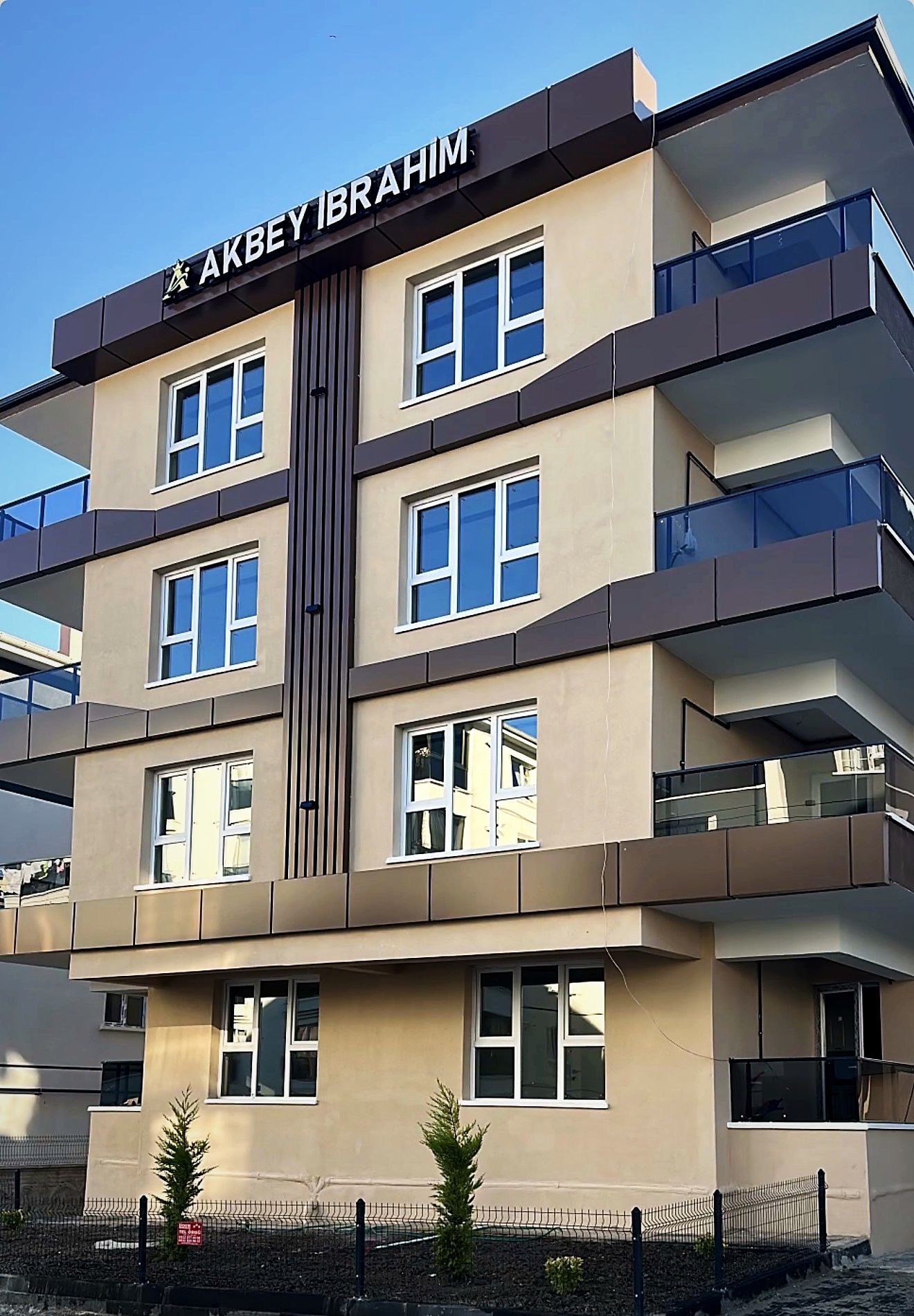 Tamamlanan AKBEY İbrahim konut projesi, bej cephe